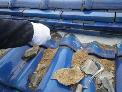 モルタルをはがし粗塗りしてます